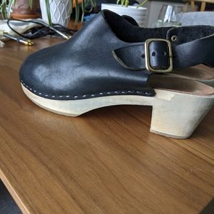 Bryr Clogs Low Heel Suzie Closed Toe in Black